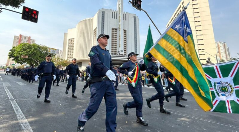 Desfile Cívico Militar reúne cerca de 7 mil pessoas no centro de Goiânia