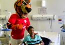 Mascote do Vila Nova visita pacientes do Hecad em manhã de alegria e acolhimento