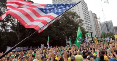 Ato pró-Bolsonaro une governadores e parlamentares de direita em SP