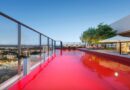De hotéis de luxo para os residenciais: piscinas coloridas conquistam Goiânia