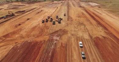 Vice-governador, prefeitos, secretários, deputados, vereadores e grandes empresários visitam obras do Antares Polo Aeronáutico, nesta segunda-feira (10/11) Vice-governador, prefeitos, secretários, deputados, vereadores e grandes empresários visitam obras do Antares Polo Aeronáutico, nesta segunda-feira (10/11)
