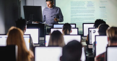Quais são as vantagens e desvantagens no uso de IA na educação?