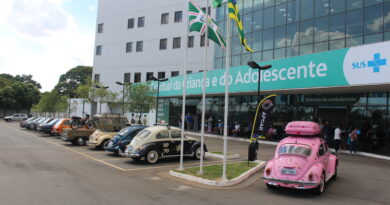 Hecad promove exposição de carros antigos para pacientes internados