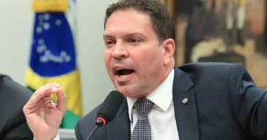 Alexandre de Moraes pede aos Estados Unidos extradição de Ramagem