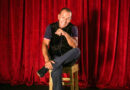 Carlos Moreira apresenta monólogo ‘Confidências de um Espermatozóide Careca’